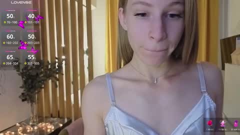 Snapshot of el1s_evans chatting on October 11, 9:41 am please read my bio there is information about private shows and about my personality online show from October 11, 9:41 am