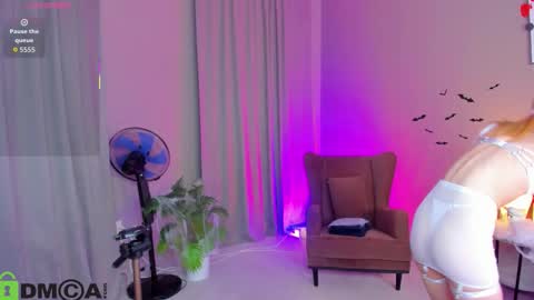 Snapshot of el1s_evans chatting on November 2, 11:12 am please read my bio there is information about private shows and about my personality online show from November 2, 11:12 am