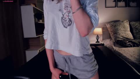 Elis 3 online show from February 2, 8:41 pm