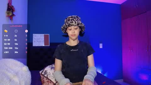 Ela  Help me reach 100 thumbs up online show from October 7, 6:43 am