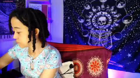 Ela  Help me reach 100 thumbs up online show from May 26, 4:52 am
