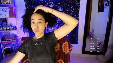 Ela  Help me reach 100 thumbs up online show from May 29, 2:42 am