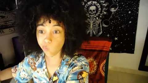 Ela  Help me reach 100 thumbs up online show from June 15, 2:25 am