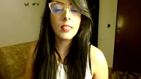 Snapshot of ela_3611 chatting on June 9, 3:51 am ela_3611 online show from June 9, 3:51 am
