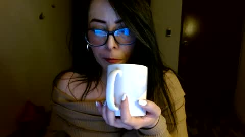 Snapshot of ela_3611 chatting on July 31, 2:44 am ela_3611 online show from July 31, 2:44 am