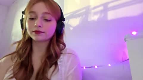 Snapshot of eladiapargo chatting on October 17, 1:46 pm Maya online show from October 17, 1:46 pm