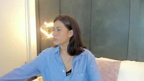 E L A I A online show from August 7, 7:49 pm