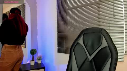 Elaia online show from February 17, 1:10 pm