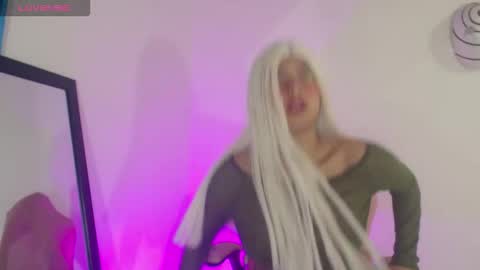 Snapshot of elaine_forger chatting on December 16, 8:08 am Valentina online show from December 16, 8:08 am