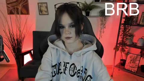 Snapshot of elainebeness chatting on December 1, 8:31 pm Your sweet girl online show from December 1, 8:31 pm