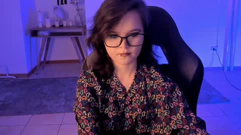 Snapshot of elainebeness chatting on December 11, 5:37 pm Your sweet girl online show from December 11, 5:37 pm