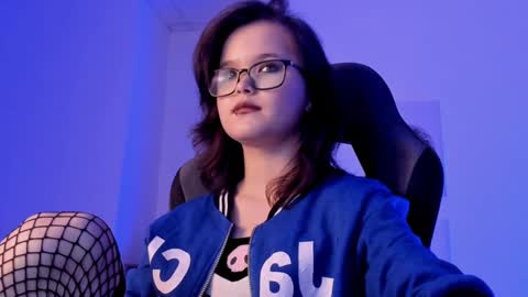 Snapshot of elainebeness chatting on December 15, 1:46 am Your sweet girl online show from December 15, 1:46 am