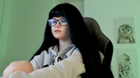 Snapshot of elainebeness chatting on December 15, 4:26 pm Your sweet girl online show from December 15, 4:26 pm