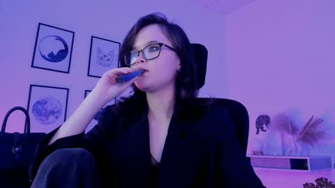 Snapshot of elainebeness chatting on December 17, 7:37 pm Your sweet girl online show from December 17, 7:37 pm