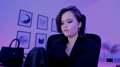 Snapshot of elainebeness chatting on December 18, 2:10 am Your sweet girl online show from December 18, 2:10 am