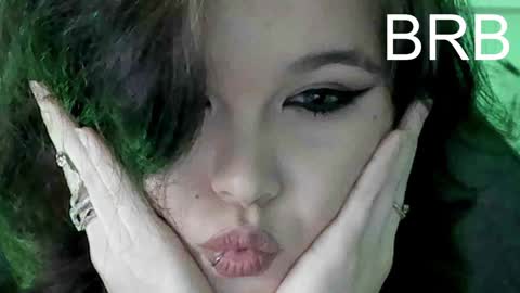 Snapshot of elainebeness chatting on December 19, 8:44 pm Your sweet girl online show from December 19, 8:44 pm