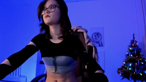 Snapshot of elainebeness chatting on December 21, 2:09 am Your sweet girl online show from December 21, 2:09 am