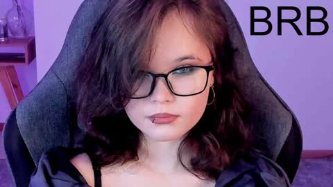 Snapshot of elainebeness chatting on December 27, 10:37 pm Your sweet girl online show from December 27, 10:37 pm