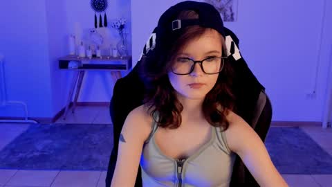 Snapshot of elainebeness chatting on January 11, 10:29 pm Your sweet girl online show from January 11, 10:29 pm