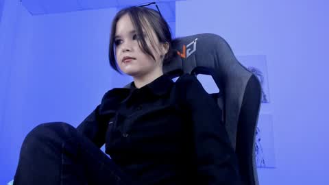 Snapshot of elainebeness chatting on January 14, 10:34 pm Your sweet girl online show from January 14, 10:34 pm