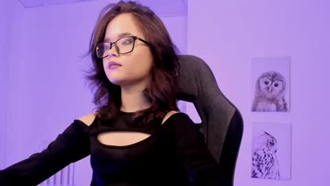 Snapshot of elainebeness chatting on January 17, 7:38 pm Your sweet girl online show from January 17, 7:38 pm