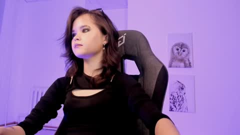 Snapshot of elainebeness chatting on January 17, 10:45 pm Your sweet girl online show from January 17, 10:45 pm