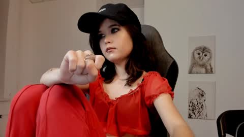 Snapshot of elainebeness chatting on January 21, 10:41 pm Your sweet girl online show from January 21, 10:41 pm