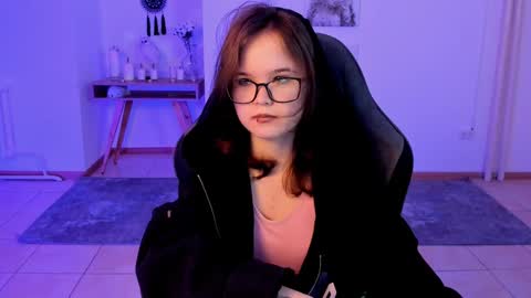 Snapshot of elainebeness chatting on February 1, 10:23 pm Your sweet girl online show from February 1, 10:23 pm