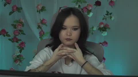 Snapshot of elainebeness chatting on February 7, 7:27 pm Your sweet girl online show from February 7, 7:27 pm