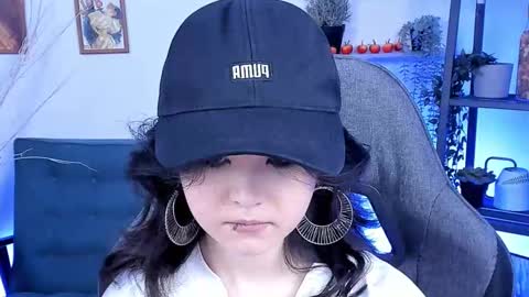 Snapshot of elainebeness chatting on March 7, 1:42 am Your sweet girl online show from March 7, 1:42 am