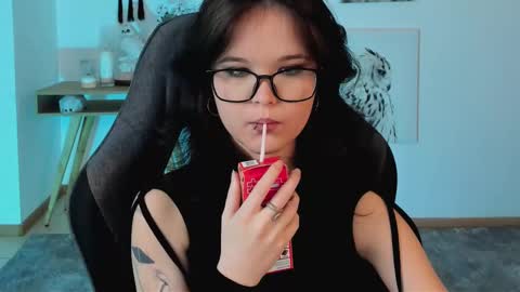 Snapshot of elainebeness chatting on March 11, 7:36 pm Your sweet girl online show from March 11, 7:36 pm