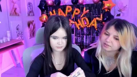 Snapshot of elainebeness chatting on October 19, 8:31 pm Your sweet girl online show from October 19, 8:31 pm