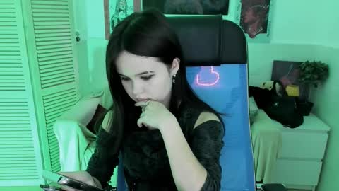 Snapshot of elainebeness chatting on November 11, 7:58 pm Your sweet girl online show from November 11, 7:58 pm