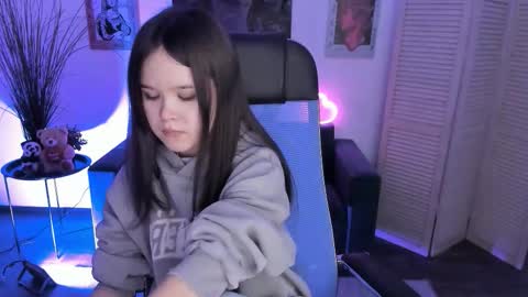 Snapshot of elainebeness chatting on November 27, 11:29 pm Your sweet girl online show from November 27, 11:29 pm