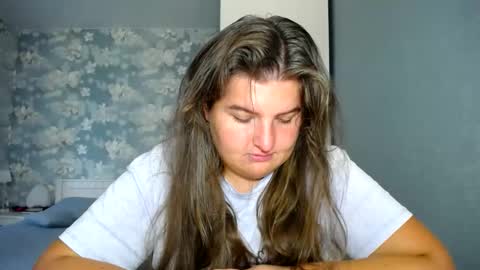 Elanis online show from September 22, 1:46 pm