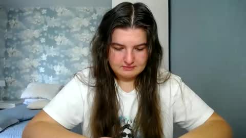 Snapshot of elanis_blair chatting on March 10, 9:36 am Elanis online show from March 10, 9:36 am