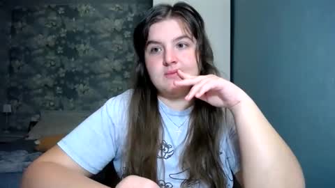 Snapshot of elanis_blair chatting on April 18, 8:31 pm Elanis online show from April 18, 8:31 pm