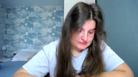 Snapshot of elanis_blair chatting on April 23, 9:19 am Elanis online show from April 23, 9:19 am
