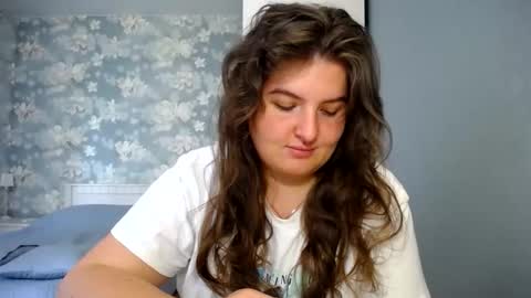 Snapshot of elanis_blair chatting on June 8, 1:33 pm Elanis online show from June 8, 1:33 pm