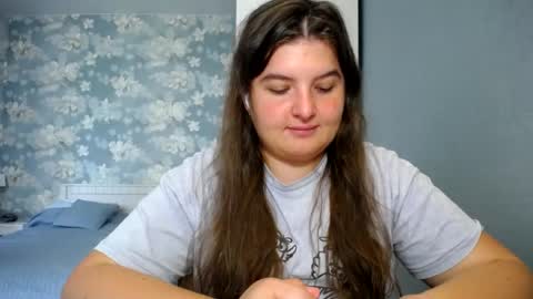 Snapshot of elanis_blair chatting on August 4, 9:01 am Elanis online show from August 4, 9:01 am
