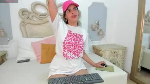 elara_evans online show from July 24, 7:34 pm