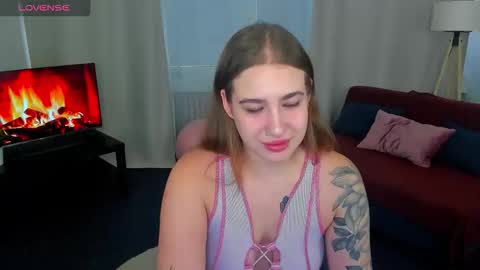 Snapshot of elarabloom chatting on November 21, 7:29 am elarabloom online show from November 21, 7:29 am