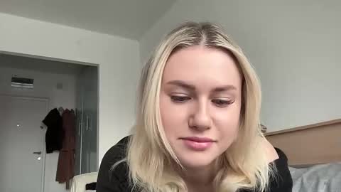 elaraluxxxe online show from February 19, 11:06 am