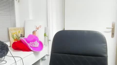 Snapshot of elararossy chatting on December 18, 6:25 pm elararossy online show from December 18, 6:25 pm