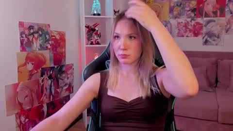 Snapshot of elaravoltage chatting on March 23, 5:06 pm elaravoltage online show from March 23, 5:06 pm