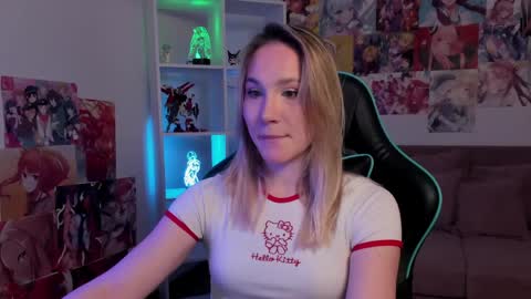 Snapshot of elaravoltage chatting on March 29, 5:07 am elaravoltage online show from March 29, 5:07 am