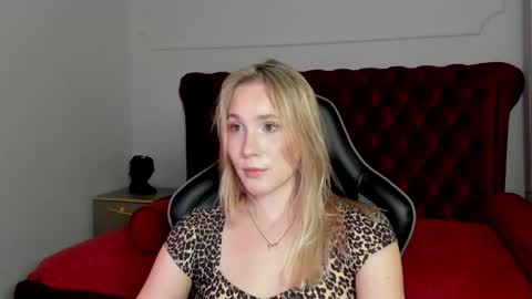 Snapshot of elaravoltage chatting on May 14, 5:20 pm elaravoltage online show from May 14, 5:20 pm