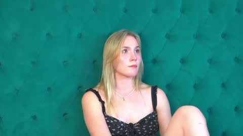 Snapshot of elaravoltage chatting on May 28, 5:43 pm elaravoltage online show from May 28, 5:43 pm