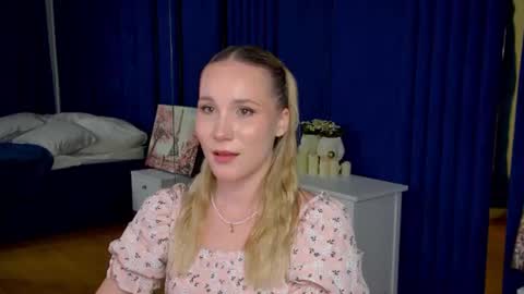 elaravoltage online show from July 18, 5:17 pm