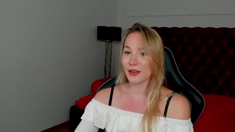 elaravoltage online show from July 28, 11:17 am